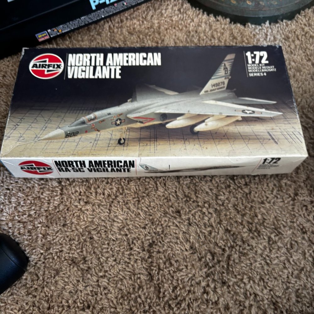 Airfix model kit North American Vigilante 1:72 RA-5C Military plane unassembled